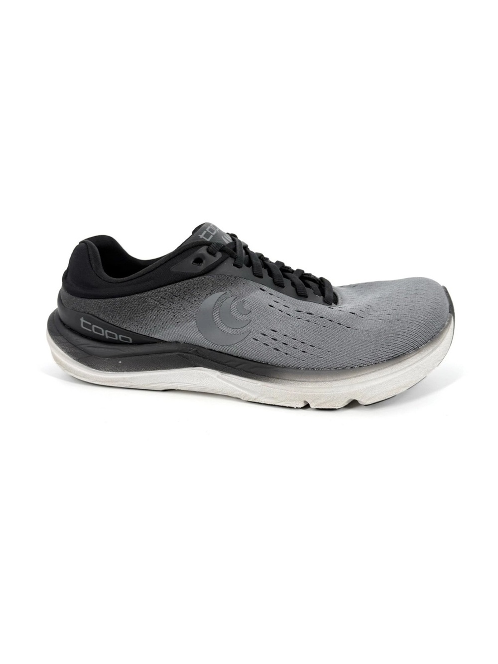 Topo Athletic Magnifly 5 Running Shoes Womens Size 9 Black Gray Sneakers